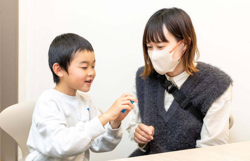 お子様が主役だからこそ、家庭と歯医者のチームワークが大切です
